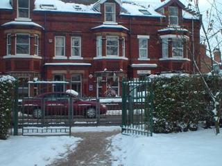 Albergue Burton Villa Guest House