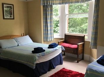 Albergue Burton Villa Guest House
