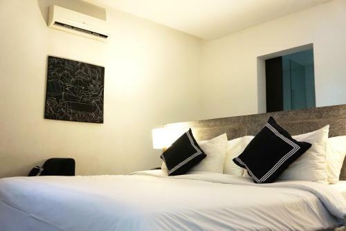 H Hotel Cambodia