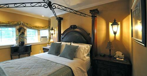 Creighton Manor Inn Bed & Breakfast