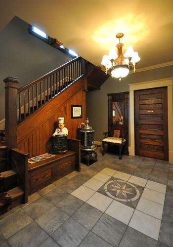 Creighton Manor Inn Bed & Breakfast