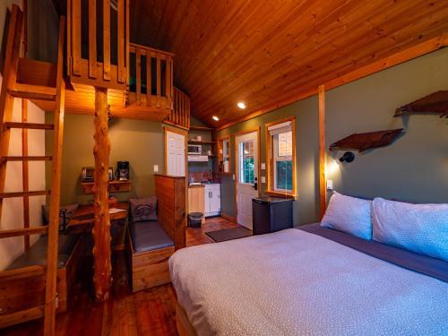 Surfs Inn Rainforest Cottages
