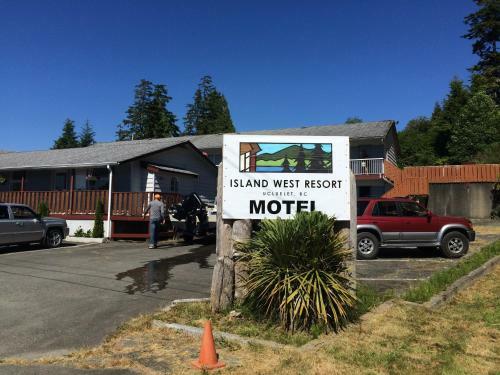 Motel Island West Resort