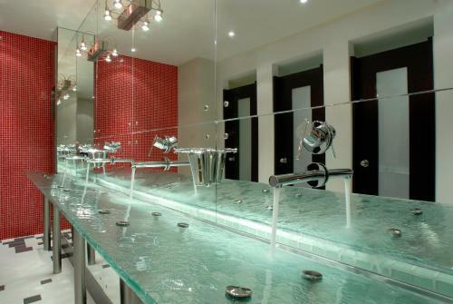 Shaw Club Hotel