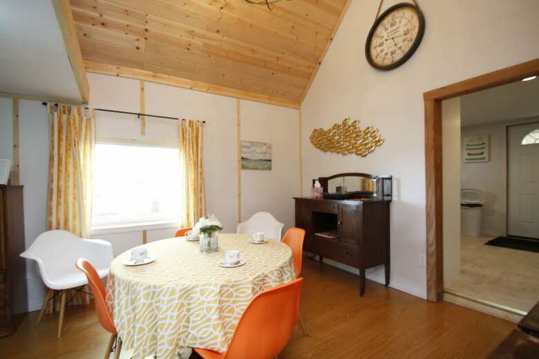 Lakefront Cottage In Manitou Beach