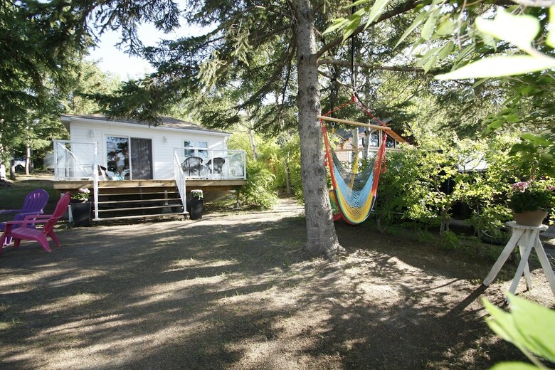Lakefront Cottage In Manitou Beach