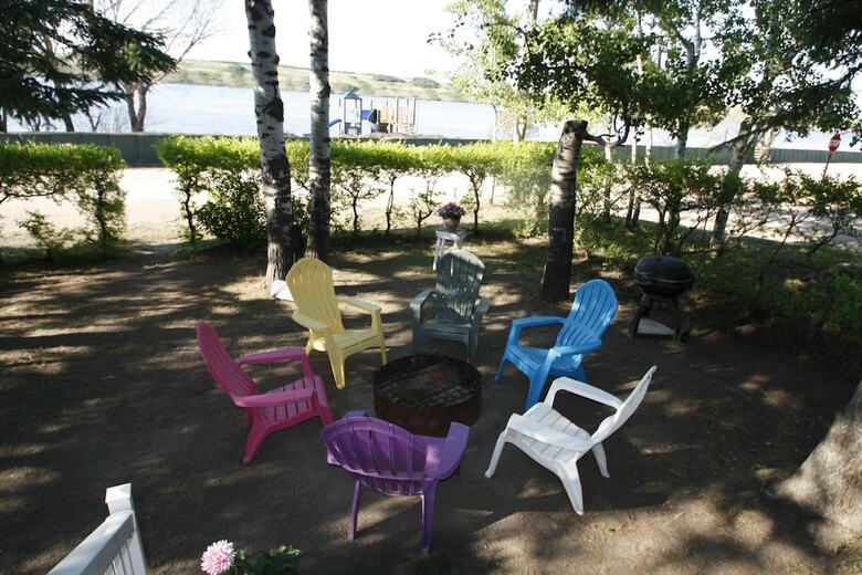Lakefront Cottage In Manitou Beach