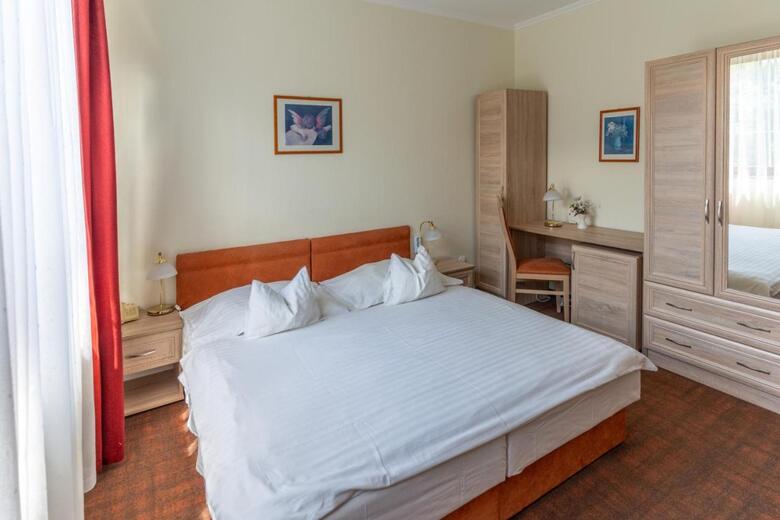 Hotel Moln�r