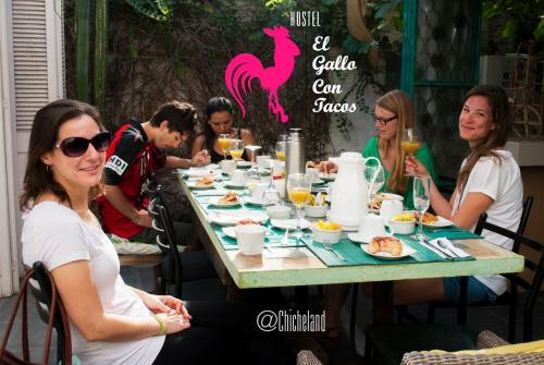 Albergue El Gallo Con Tacos