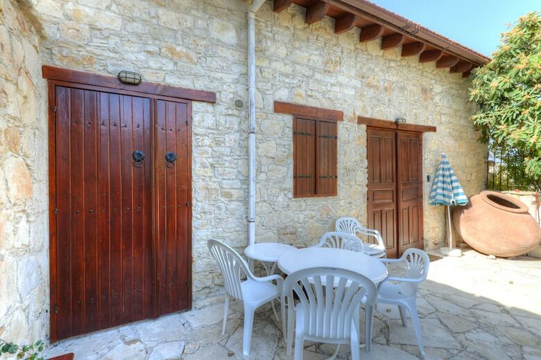Hostal Komi Lofou Traditional House