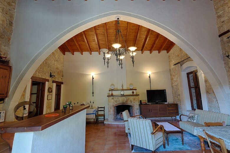 Hostal Komi Lofou Traditional House
