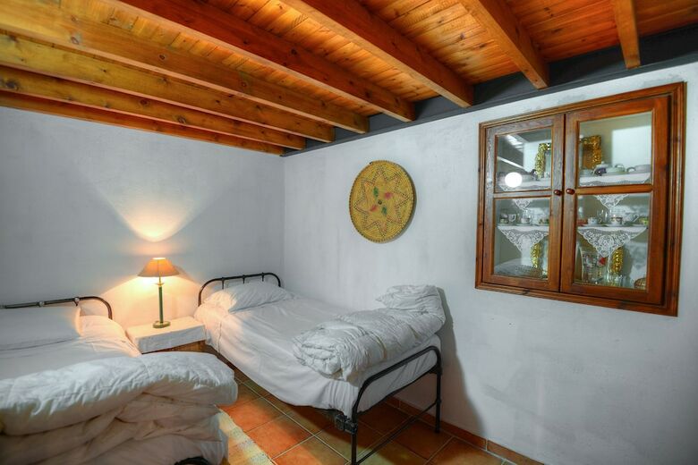 Hostal Komi Lofou Traditional House