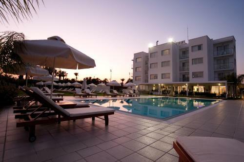Frixos Suites Hotel Apartments