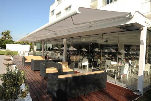 Frixos Suites Hotel Apartments
