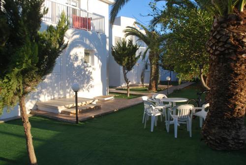 Flisvos Beach Apartments