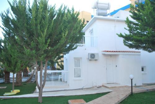 Flisvos Beach Apartments
