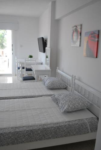 Flisvos Beach Apartments
