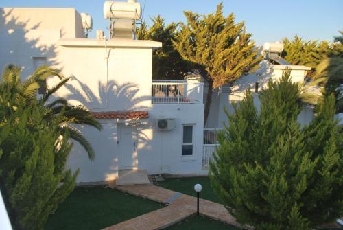 Flisvos Beach Apartments