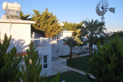 Flisvos Beach Apartments