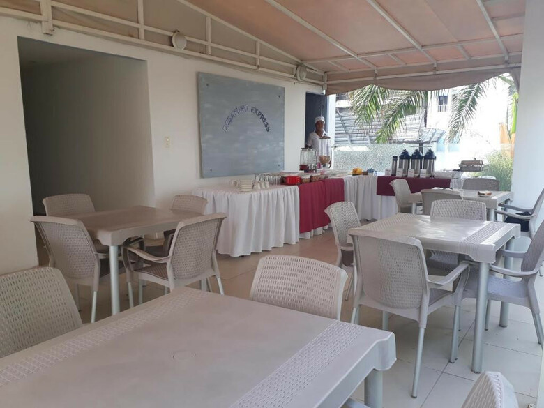 Mintaka Hotel + Lounge