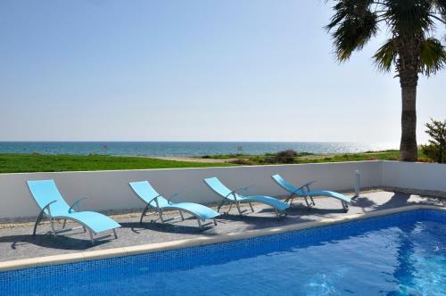 Villa Waves