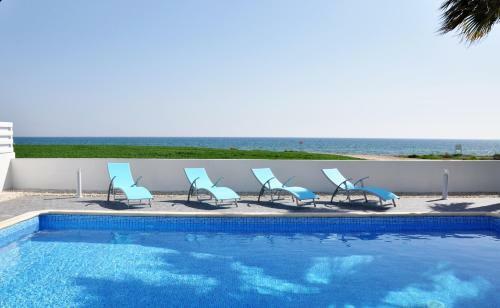 Villa Waves