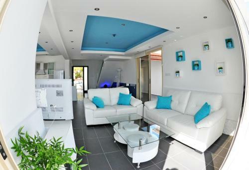 Villa Waves
