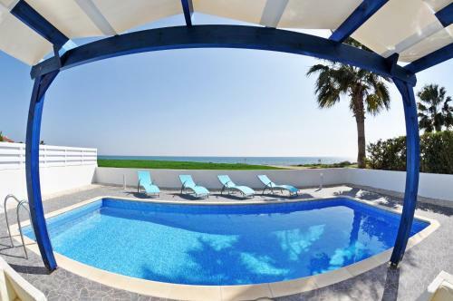 Villa Waves