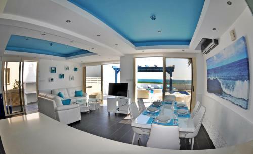Villa Waves