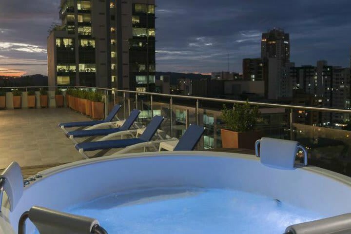Hotel Hampton By Hilton Medellin