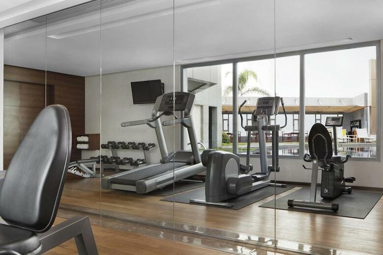 Hotel Four Points By Sheraton (clase)