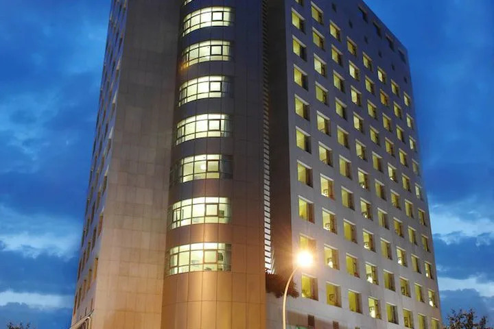 Hotel Four Points By Sheraton (clase)