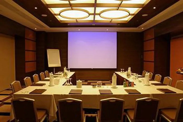 Hotel Four Points By Sheraton (clase)