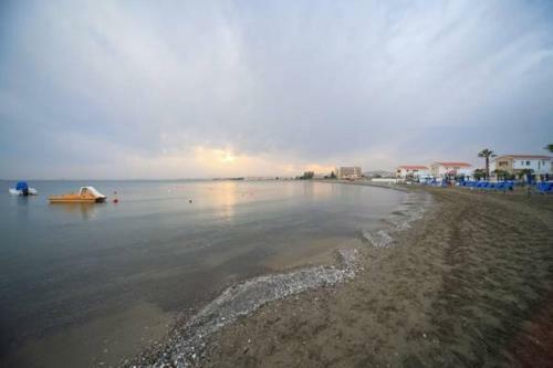 Sandy Beach House 14