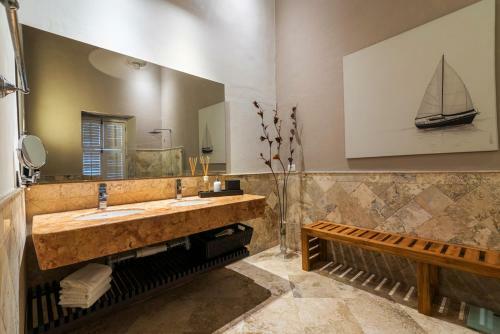 The Epica House Luxury Hotel