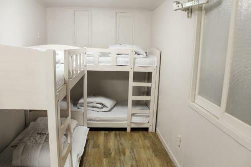 Hostal Orange Guesthouse