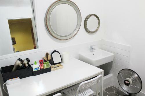 Hostal Orange Guesthouse
