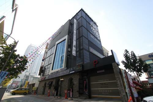 February Hotel Hwanggeum