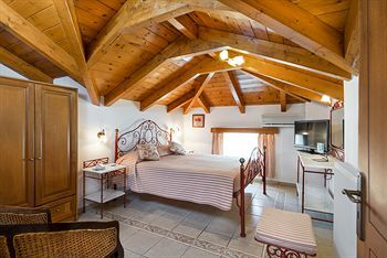 Hotel Andreolas Luxury Suites