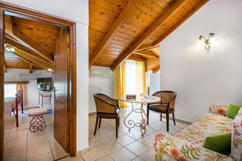 Hotel Andreolas Luxury Suites