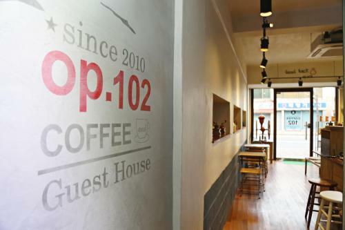 Hostal Op 102 Guesthouse