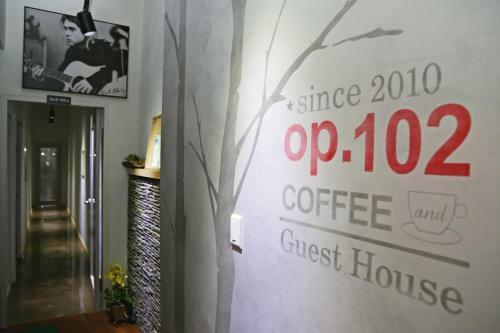 Hostal Op 102 Guesthouse