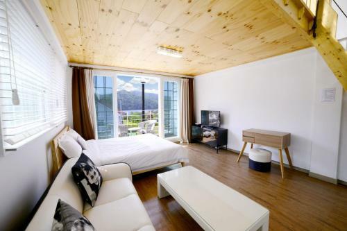 Walking Sky Pension