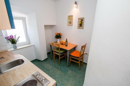 City & River View Apartment