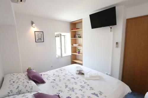 City & River View Apartment
