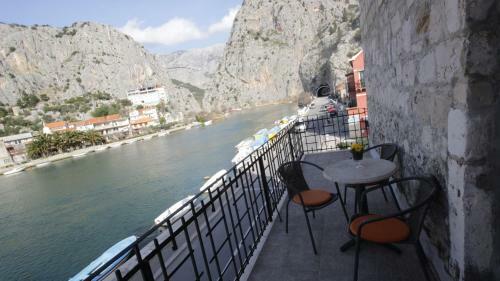 City & River View Apartment