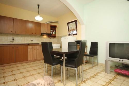 Apartment Guduce 8240a