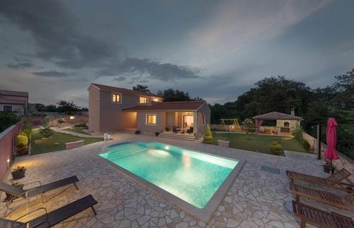 Four-bedroom Holiday Home In Valtura I