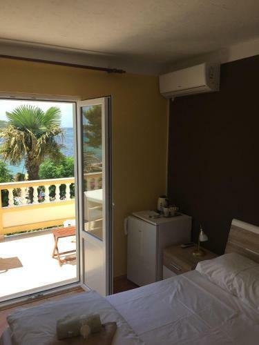 Hostal Apartments And Rooms Villa Luci
