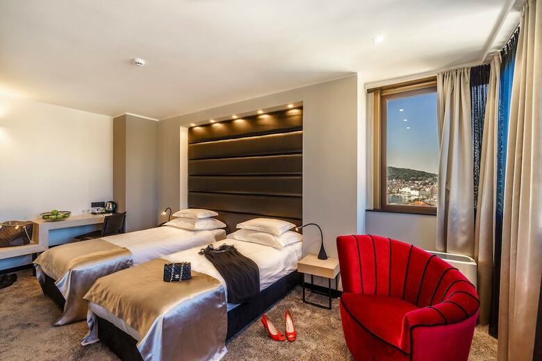 Hostal The View Luxury Rooms